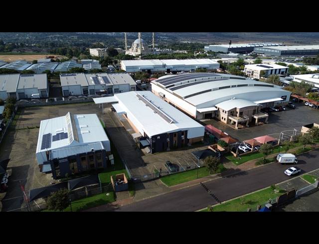 1,341M² WAREHOUSE TO LET IN HALFWAY HOUSE